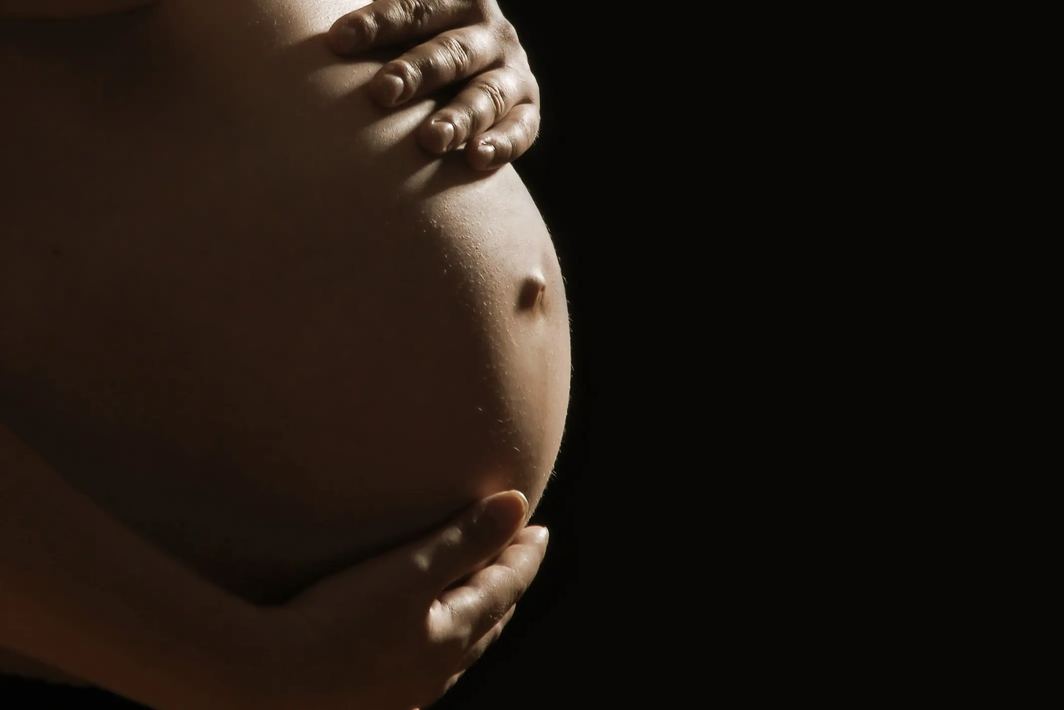 Bilde av gravid mage